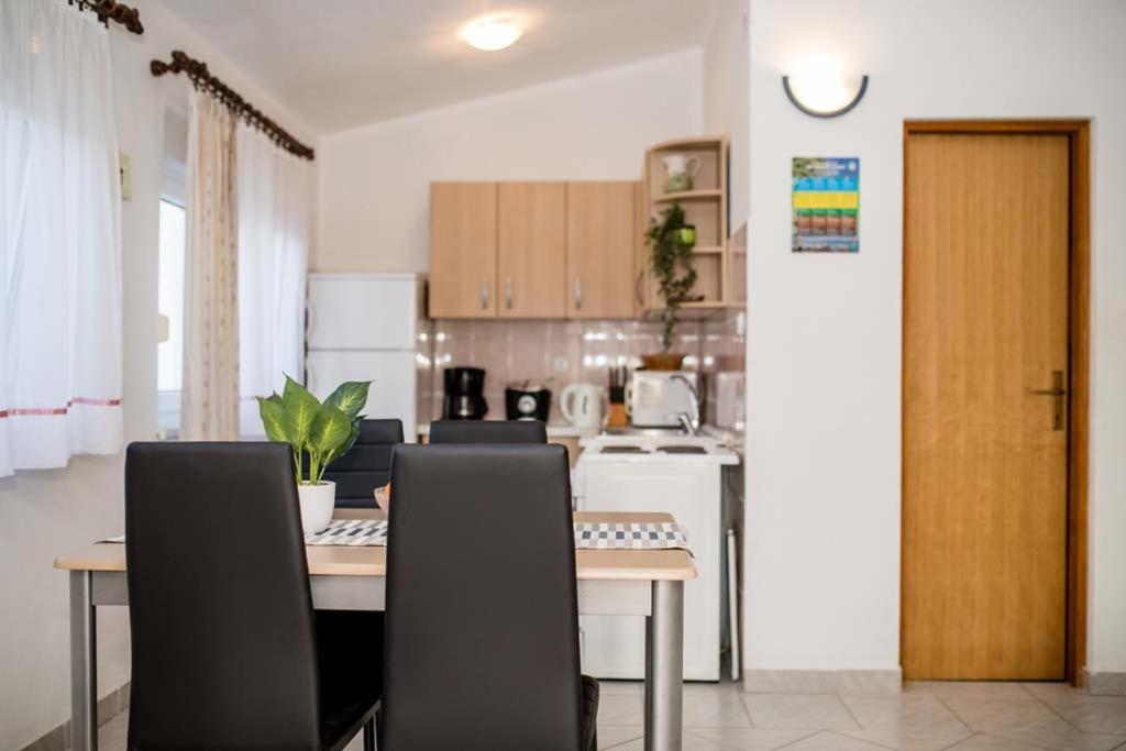 Apartmani Luka Banjol Exteriér fotografie